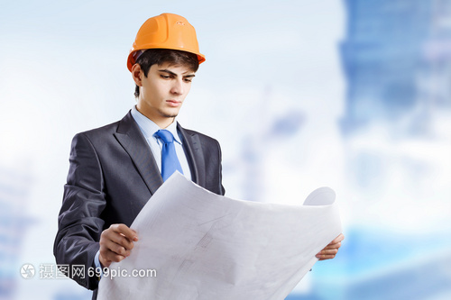 建筑青工程師頭盔檢查建設(shè)項(xiàng)目